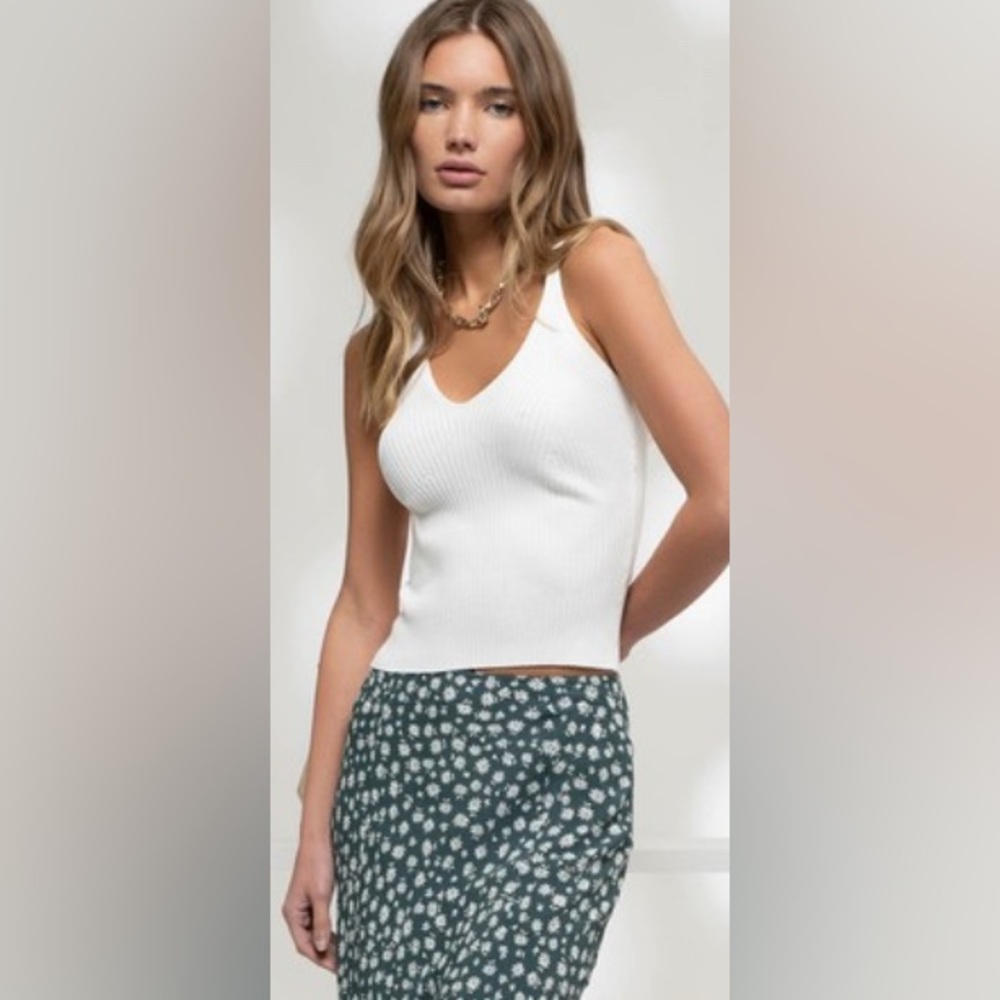176. V-NECK SWEATER CAMI